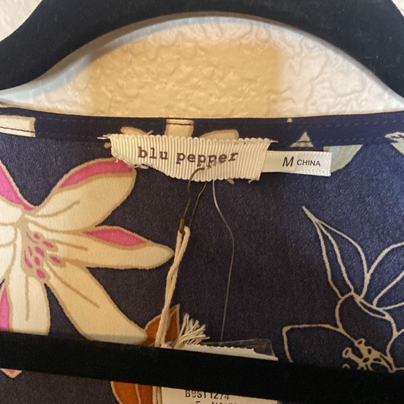 Blu Pepper Floral Blouse - Picture 3 of 4